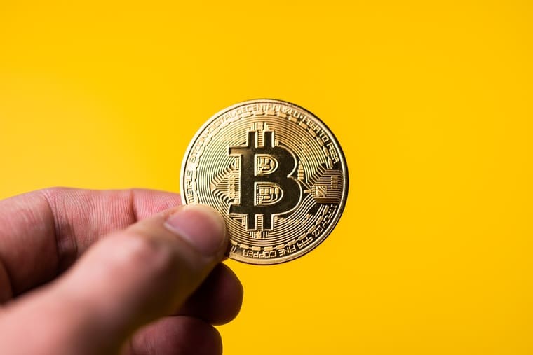 1枚のビットコインの画像